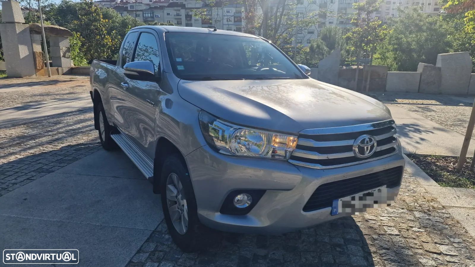 Toyota HiLux 8 Extra-Cab 2.4 D-4D 150HP 4x4 - 1