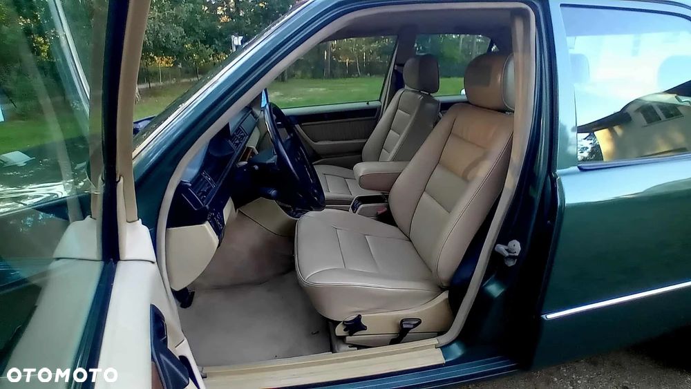 Mercedes-Benz Klasa E 300 D Turbo - 4