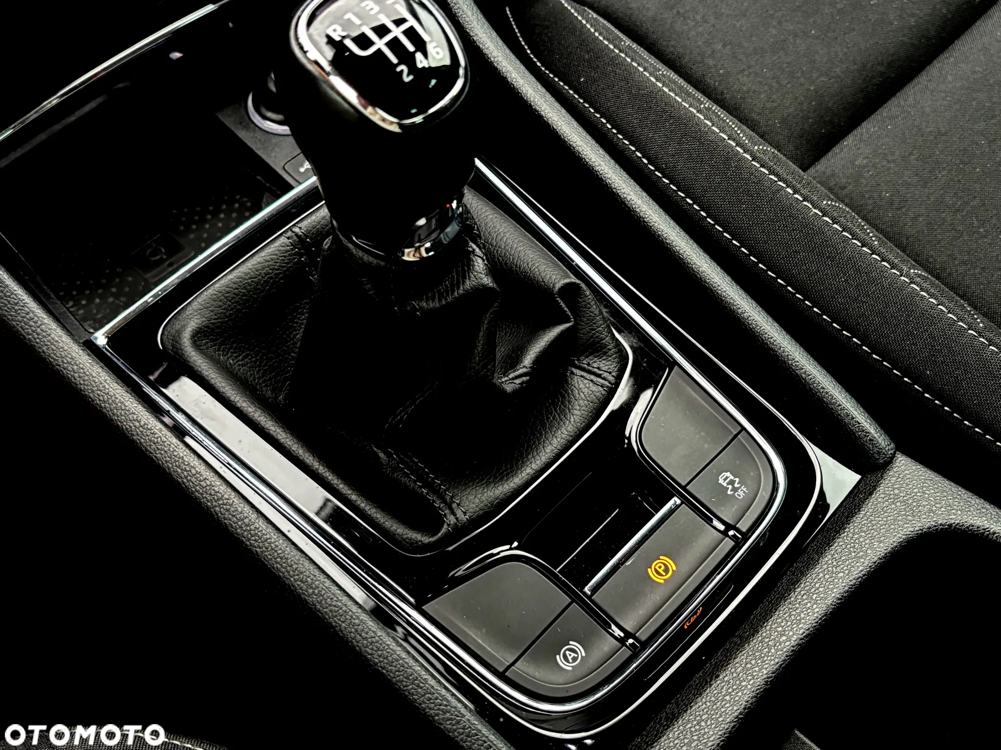 Skoda Karoq 1.5 TSI Ambition - 28