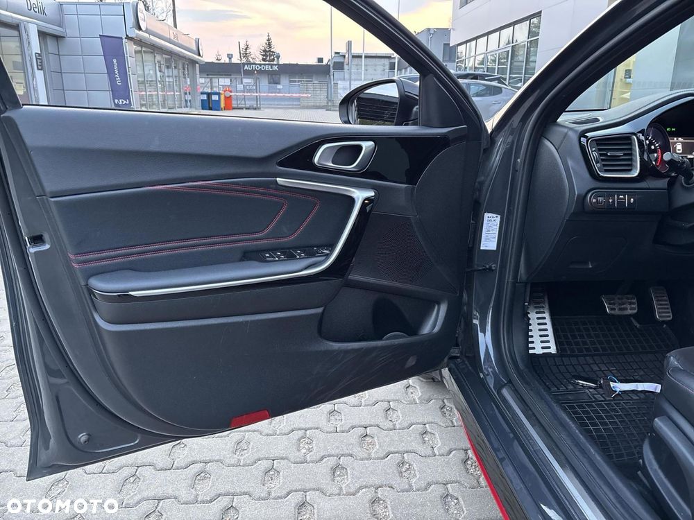 Kia ProCeed - 10