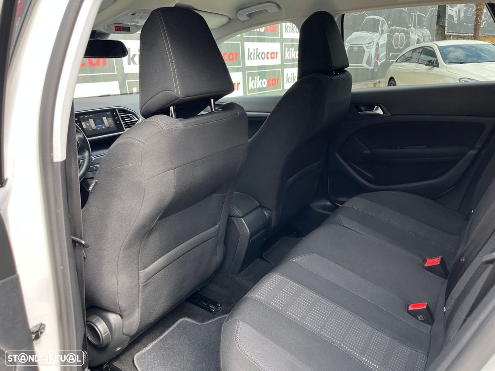Peugeot 308 SW 1.2 PureTech Allure - 42