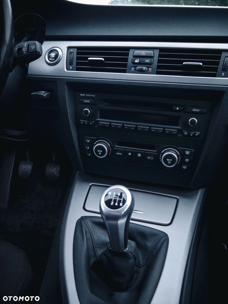 BMW Seria 3 318d DPF - 14