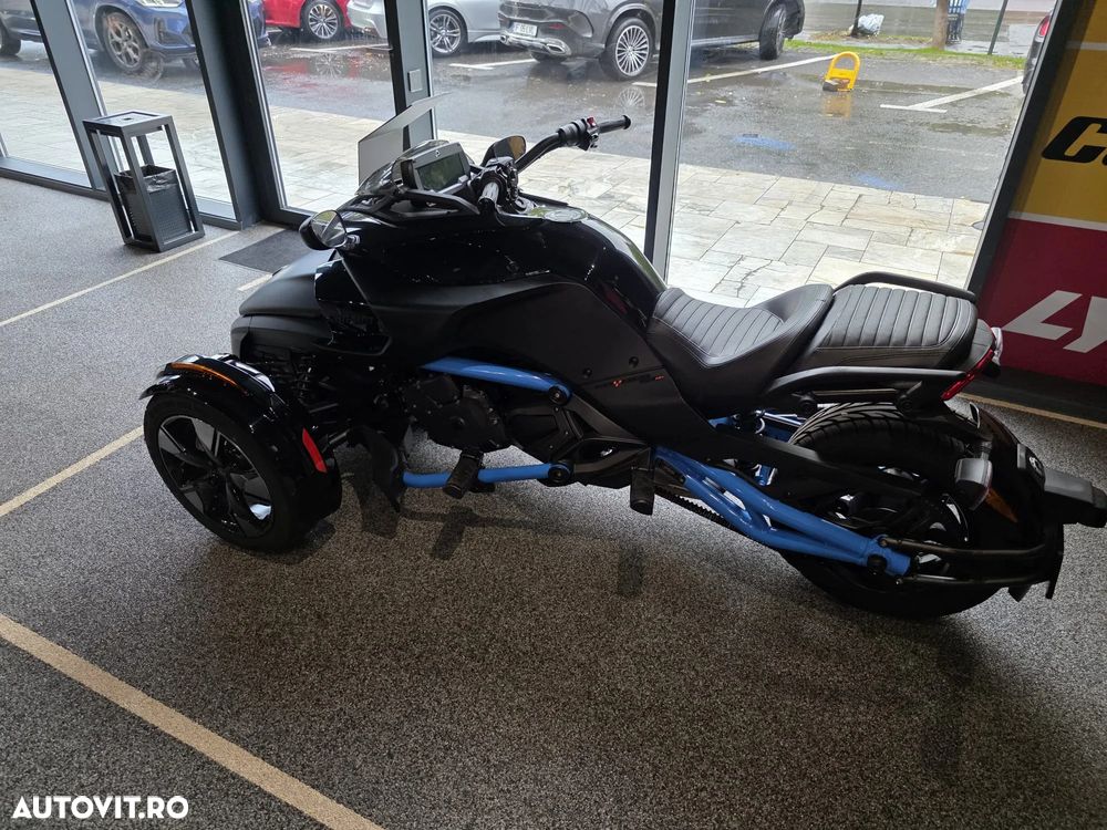 Can-Am Spyder - 2