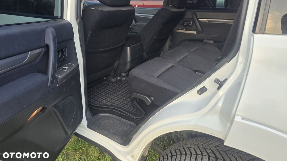 Mitsubishi Pajero - 15