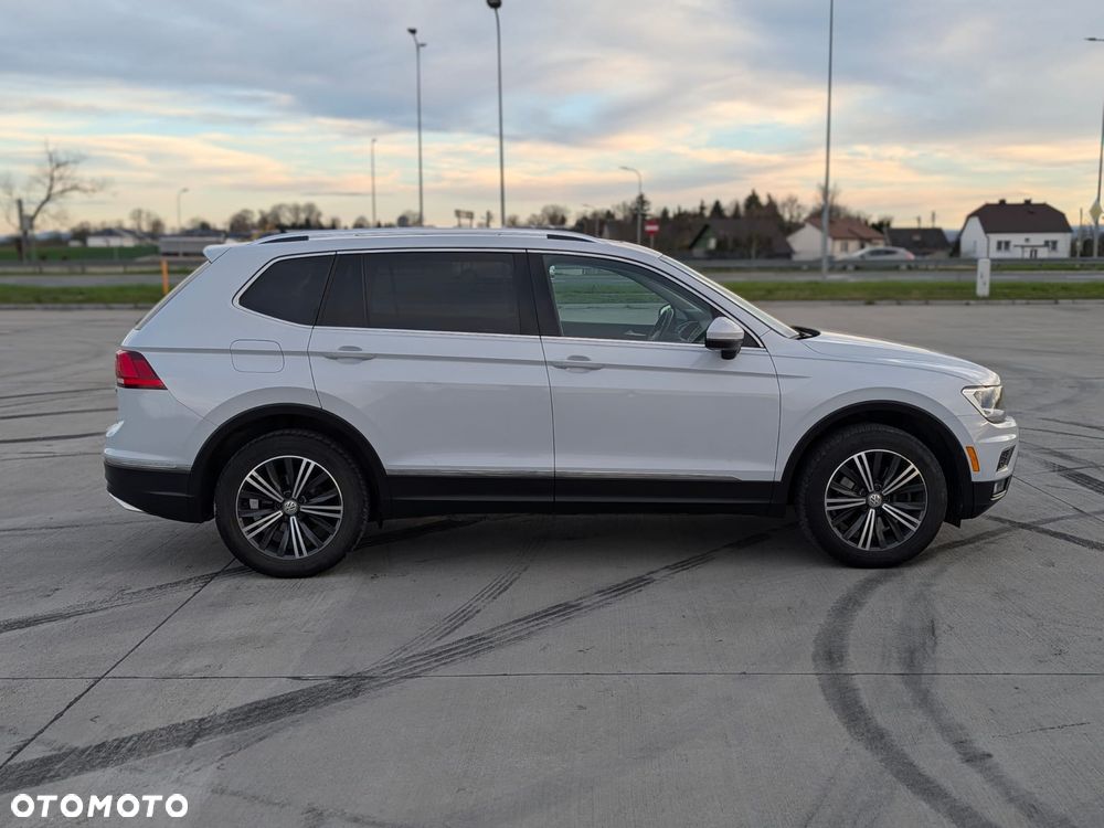 Volkswagen Tiguan - 1