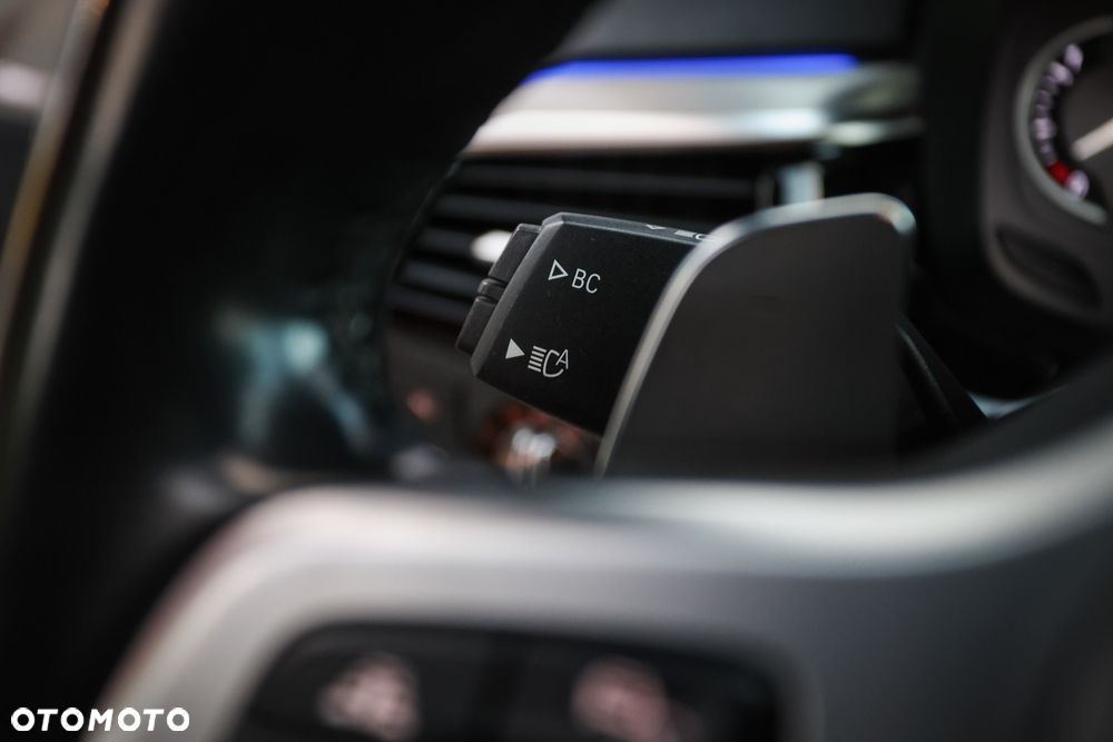 BMW Seria 5 520d xDrive M Sport sport - 39