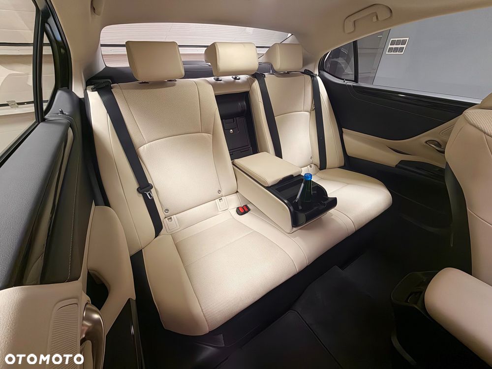 Lexus ES 300h Business Edition - 29