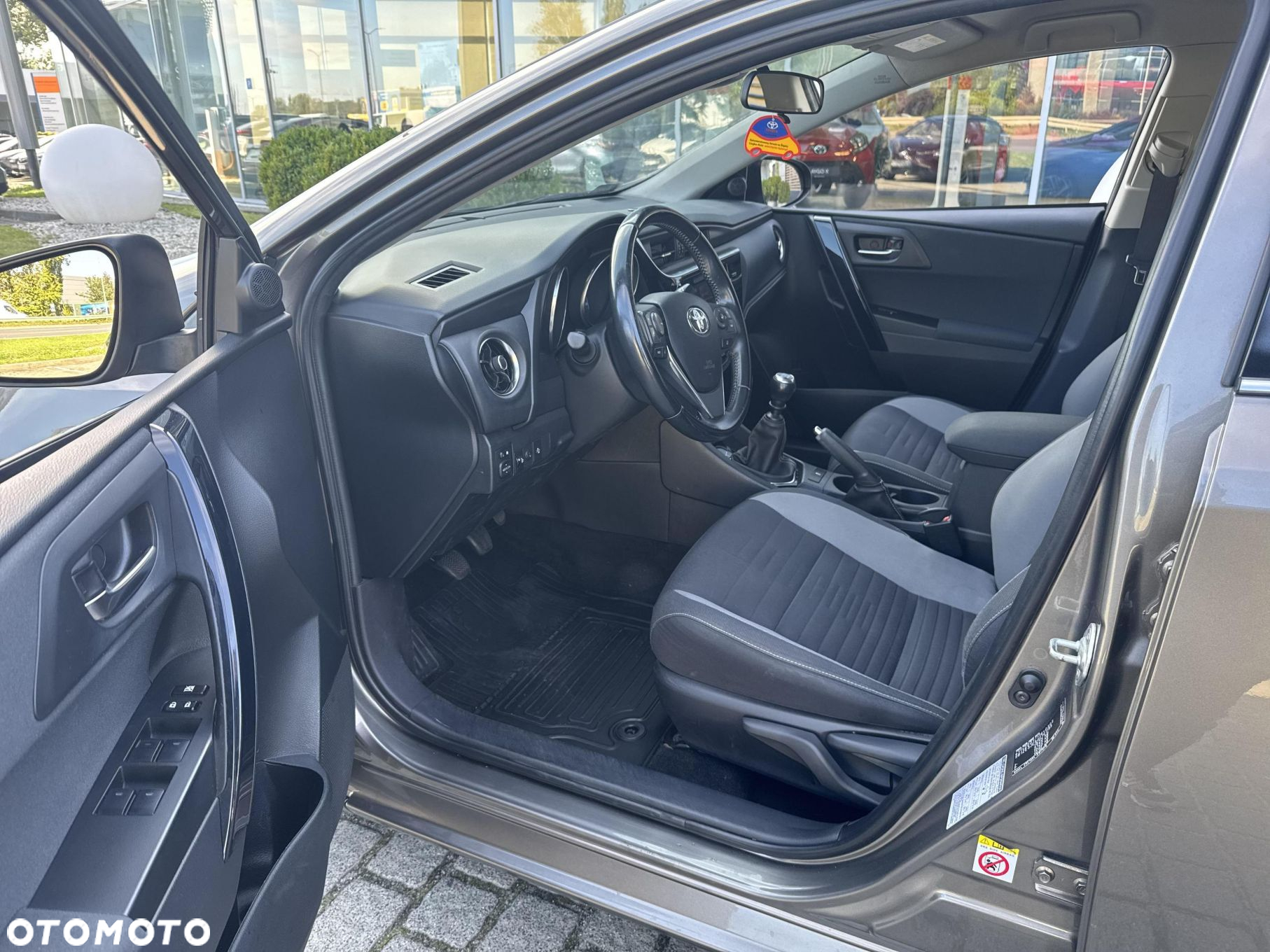 Toyota Auris 1.6 Premium Comfort - 22