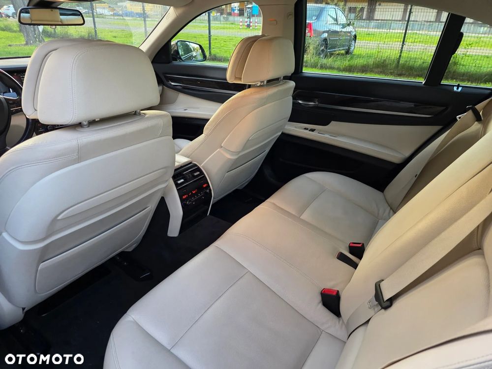 BMW Seria 7 - 17