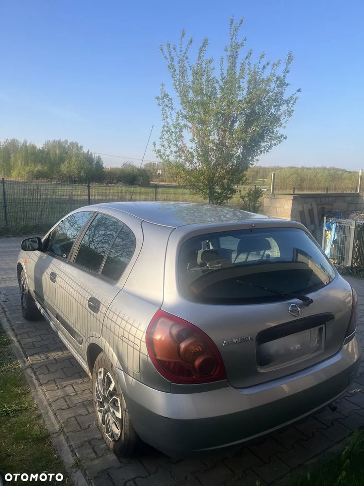 Nissan Almera 1.5 Base - 4