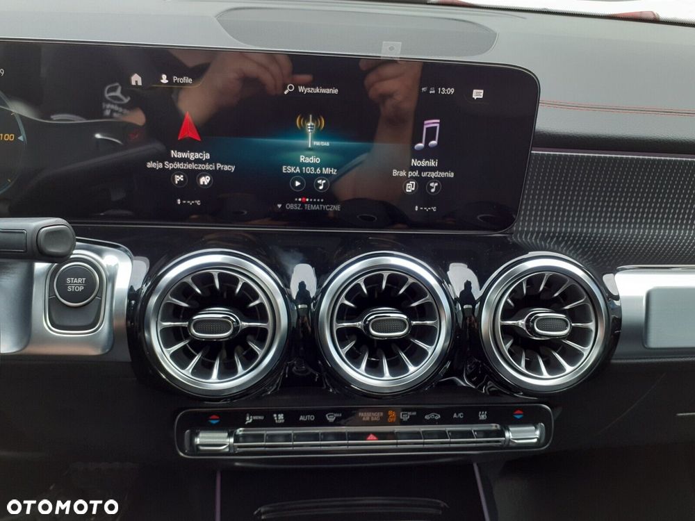 Mercedes-Benz EQB - 17