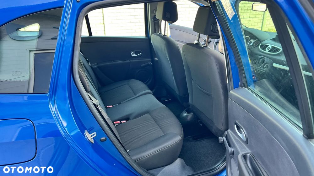 Renault Clio 1.2 16V 75 Collection - 18
