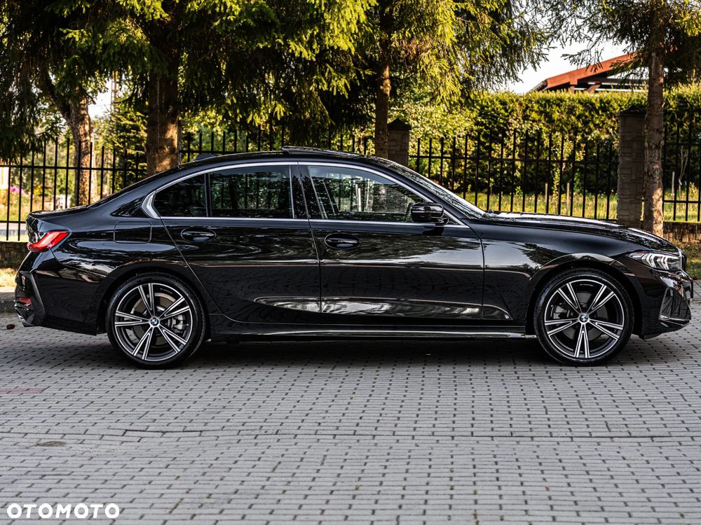 BMW Seria 3 330i xDrive M Sport - 17