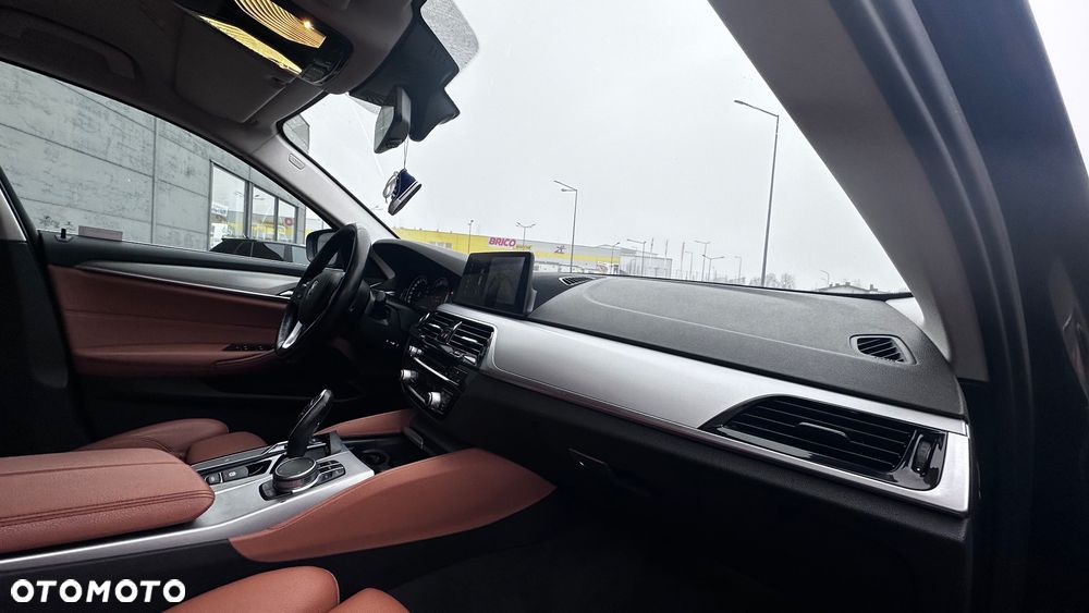 BMW Seria 5 520d Sport Line - 19