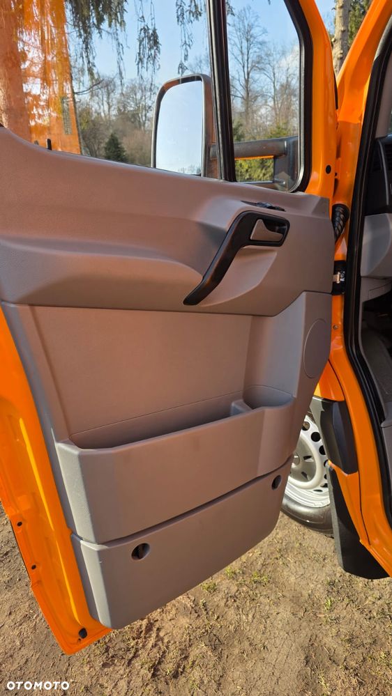 Mercedes-Benz Sprinter - 12