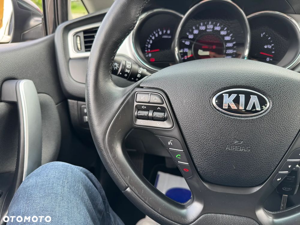 Kia Ceed 1.6 GDI Dream-Team Edition - 14