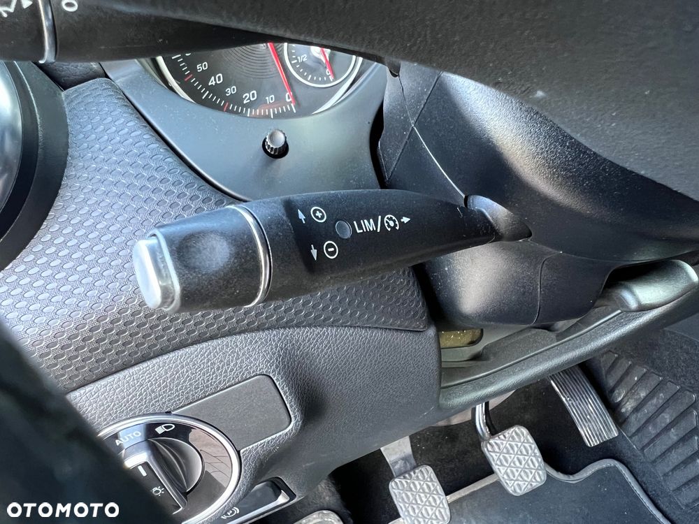 Mercedes-Benz Klasa A 180 BlueEfficiency Edition - 17