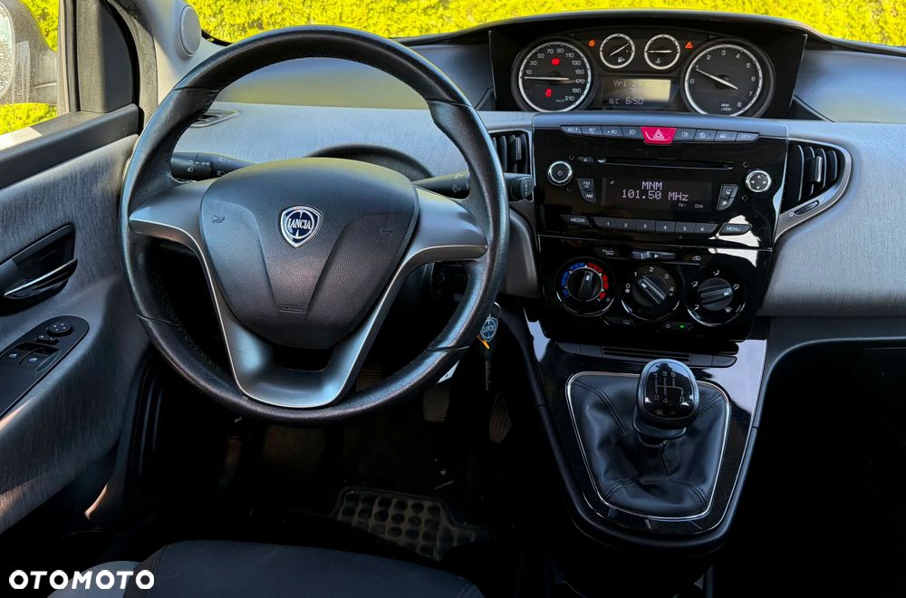 Lancia Ypsilon 1.2 8V Gold - 22