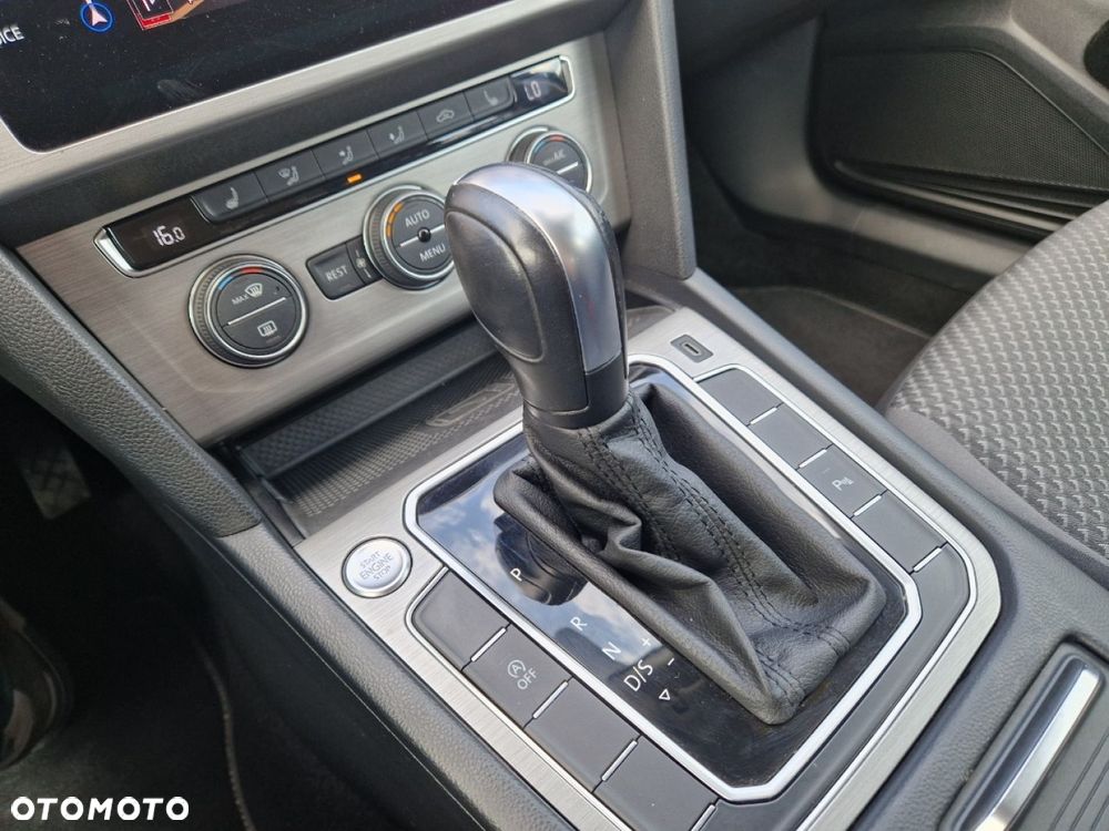 Volkswagen Passat Variant 2.0 TDI SCR DSG - 16