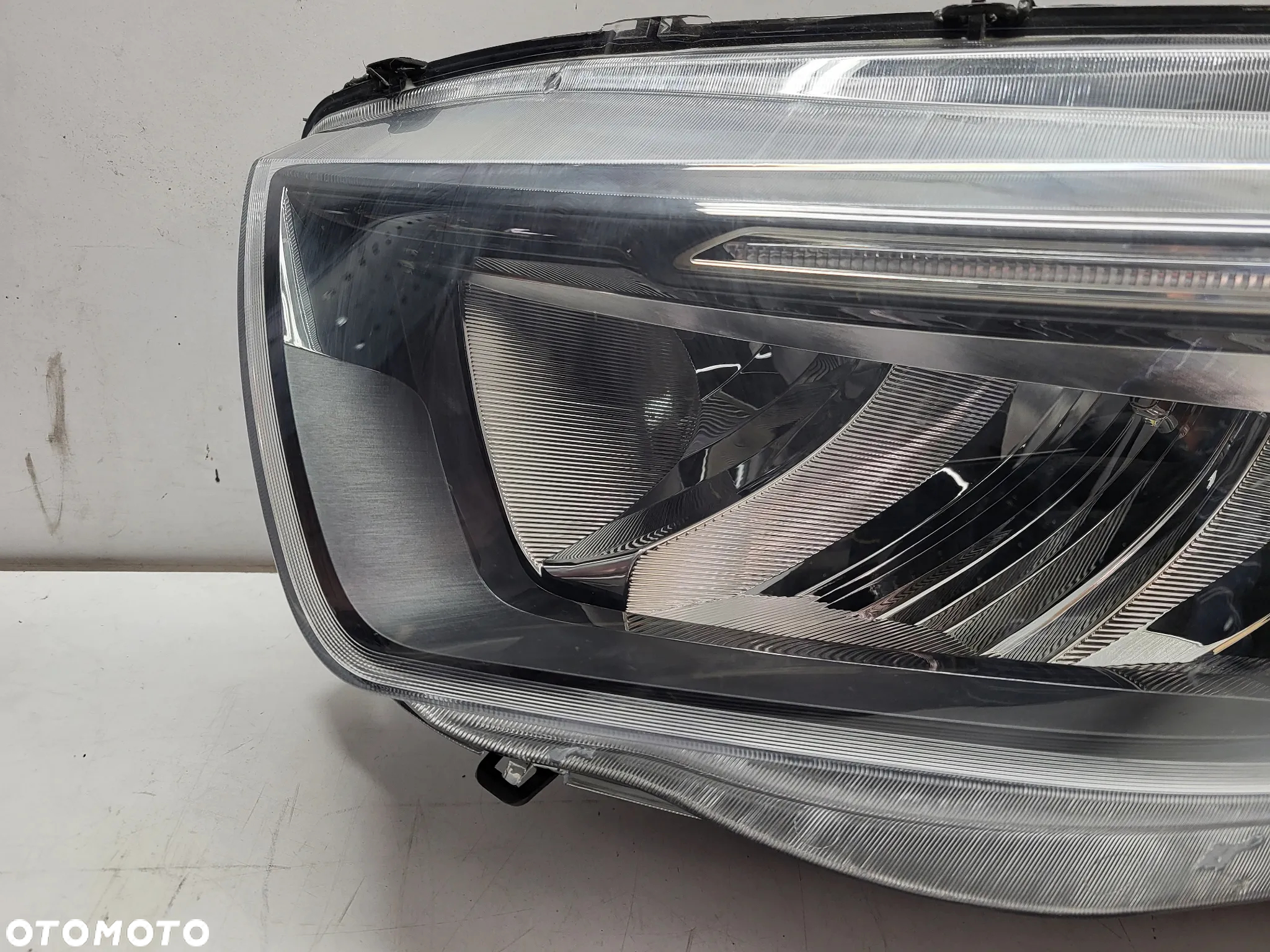 IVECO DAILY IV LIFT REFLEKTOR LAMPA PRZEDNIA LEWA FULL LED 19- 05802711800 - 2