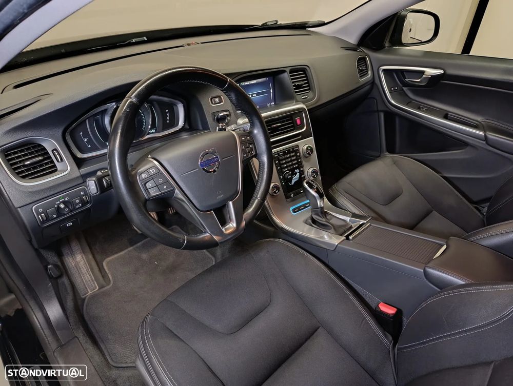 Volvo V60 2.4 D6 Momentum AWD Phev - 11