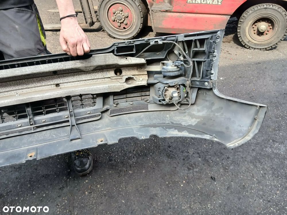 Audi A4 B6 Zderzak przedni - 8