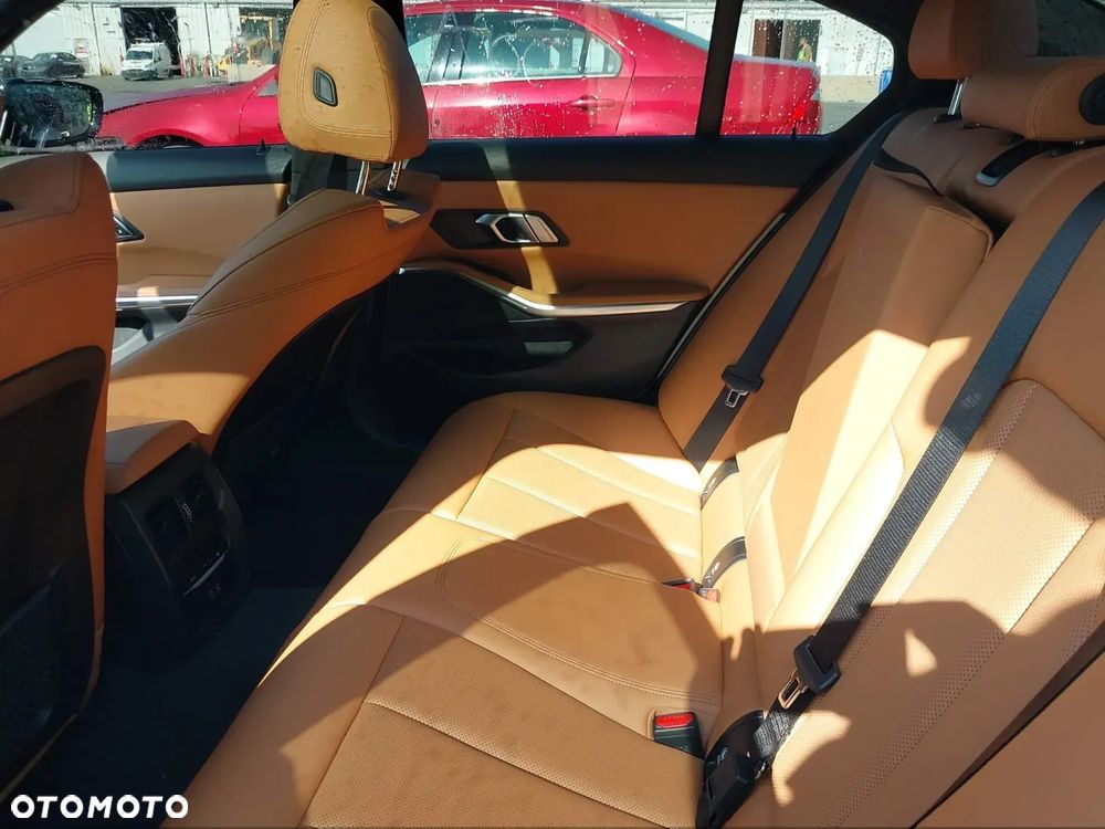 BMW Seria 3 330i xDrive M Sport sport - 9