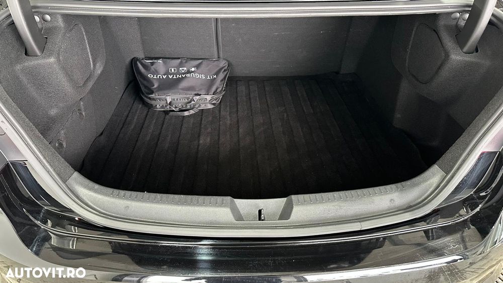 Renault Megane BLUE dCi Zen - 12