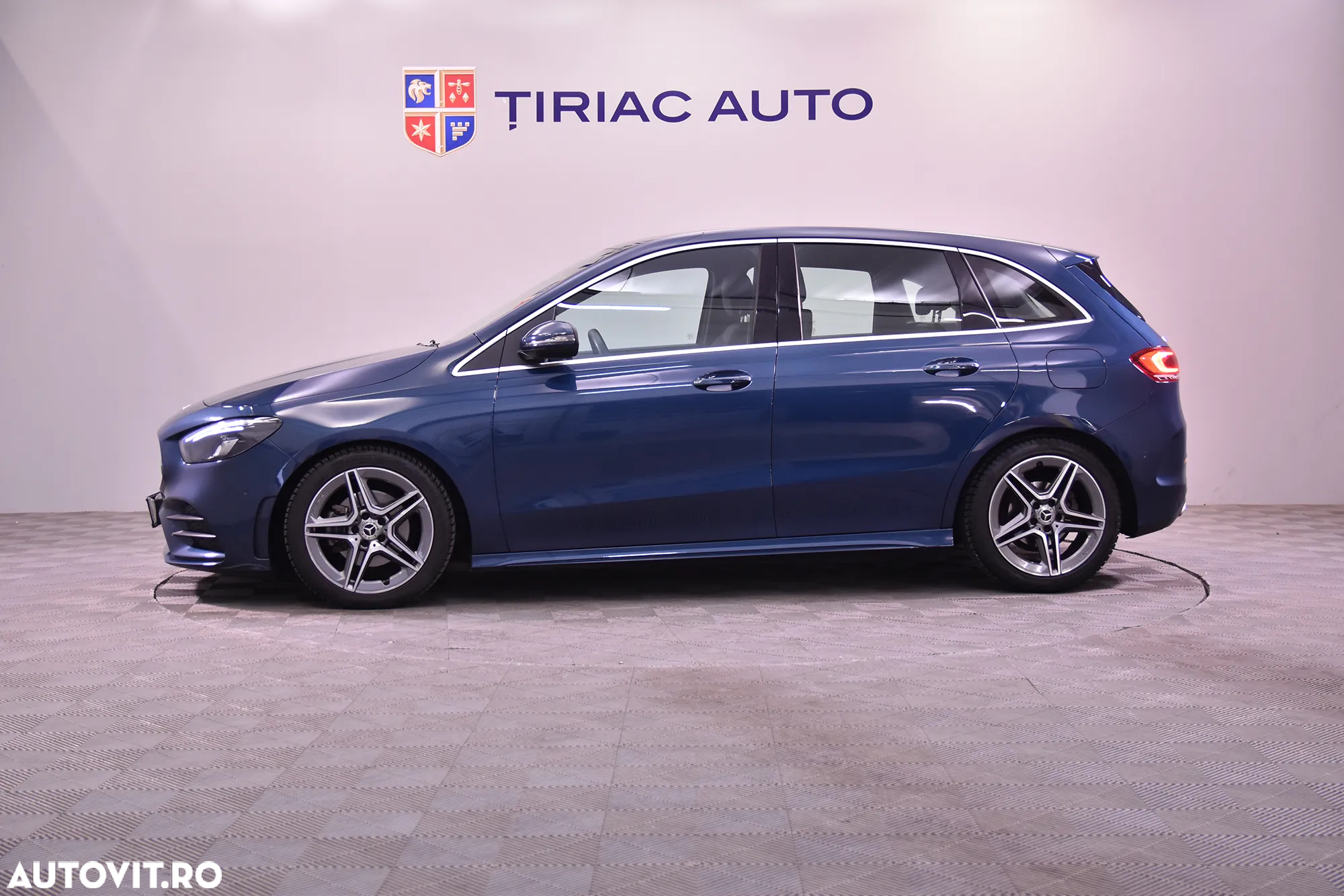 Mercedes-Benz B 180 7G-DCT AMG Line - 2