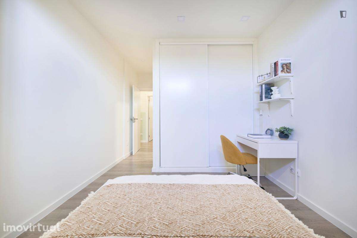 Quarto - localizado em Roma-Areeiro Lisbon - Grande imagem: 4/35