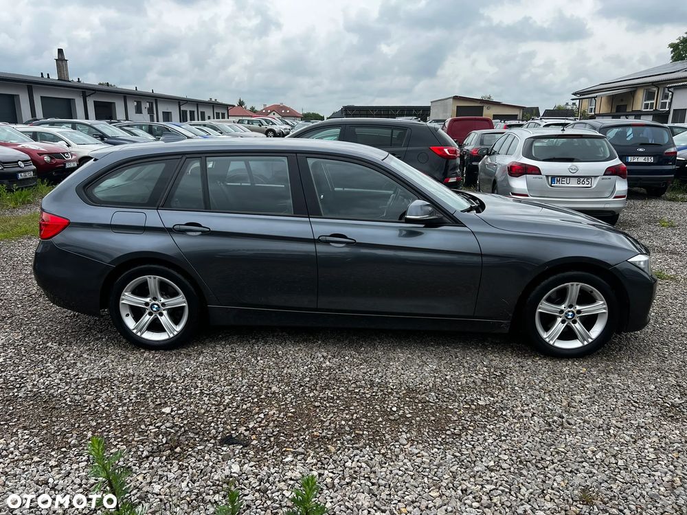 BMW Seria 3 320d Touring - 11