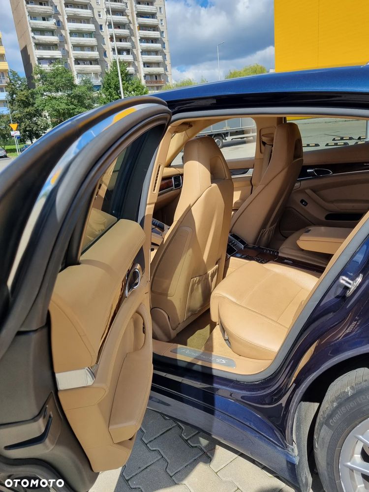 Porsche Panamera 4S - 16