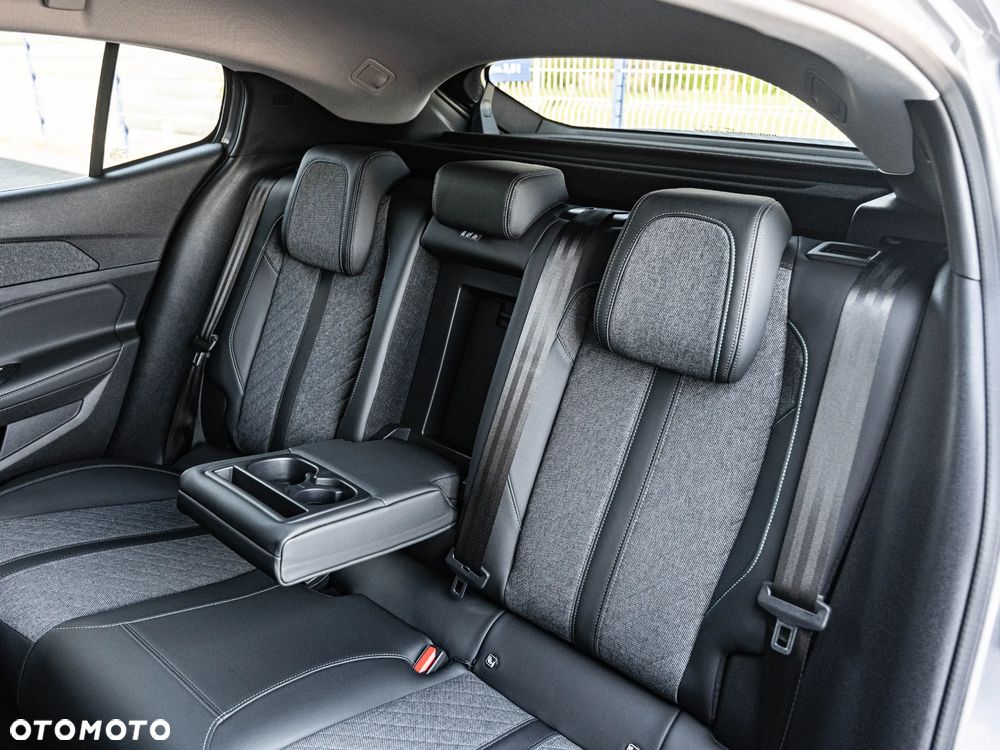 Peugeot 408 180 e-EAT8 Allure - 26