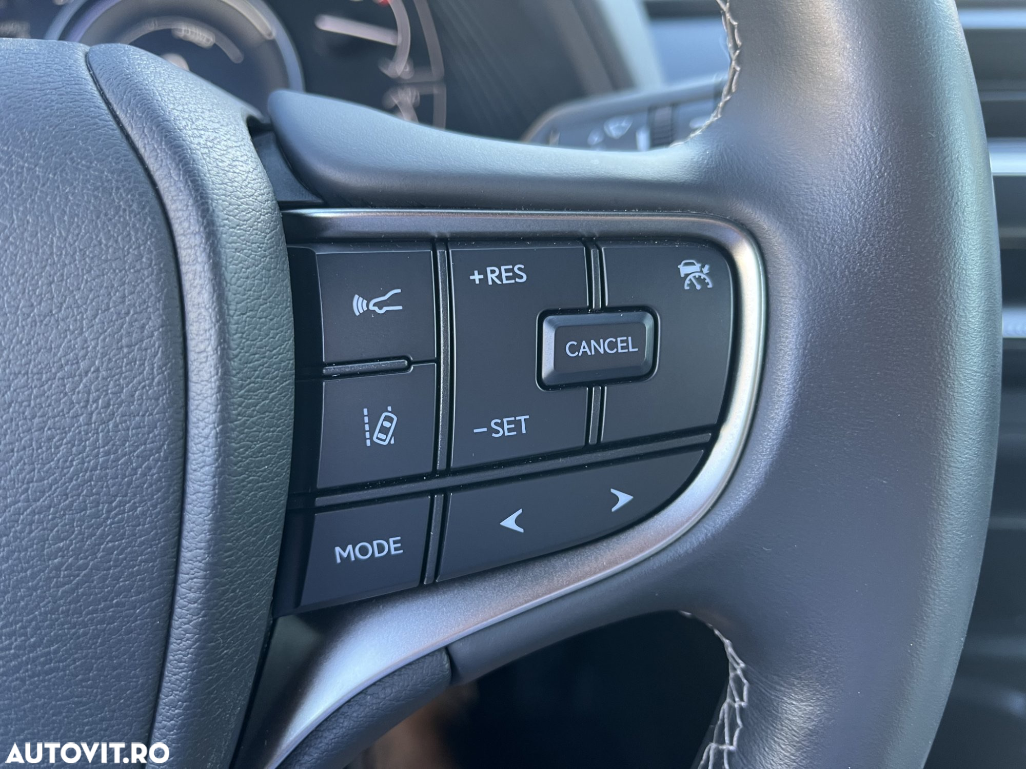 Lexus UX 250h 2.0L HEV 20H- (178 HP) 4X4 CVT Luxury - 6
