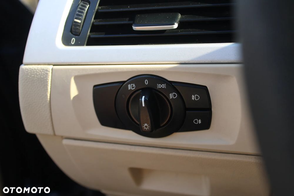 BMW Seria 3 318i - 27