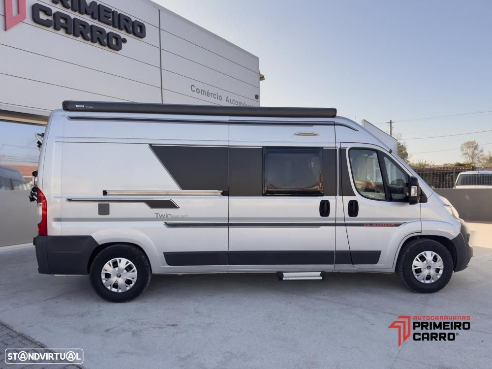 Adria Twin 600 SPT cama transversal - 42