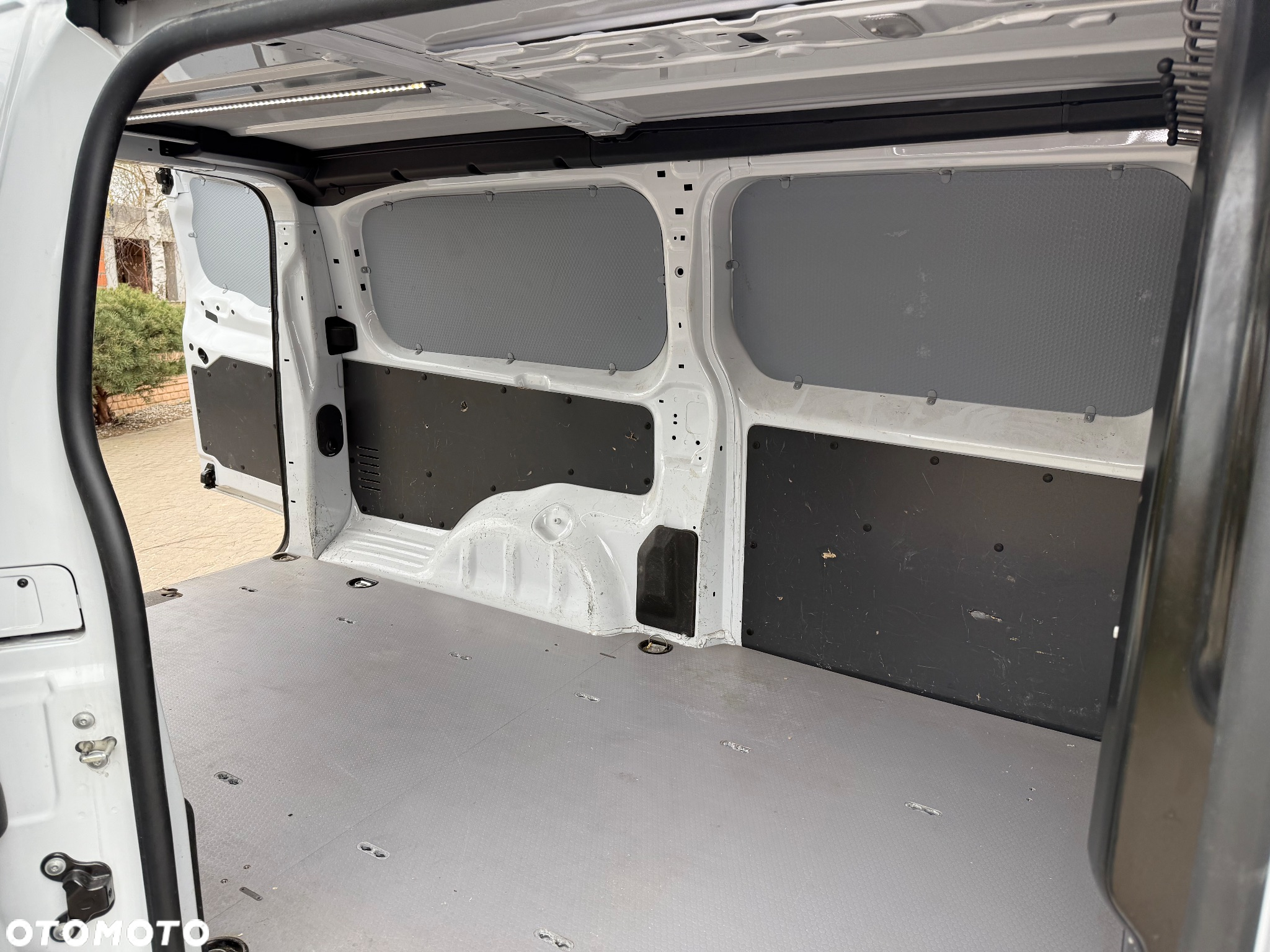 Opel VIVARO - 31