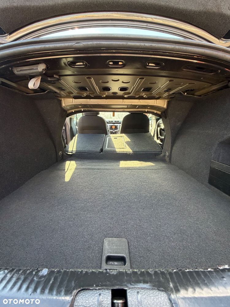 Volkswagen Passat CC 2.0 TDI 4Motion - 35