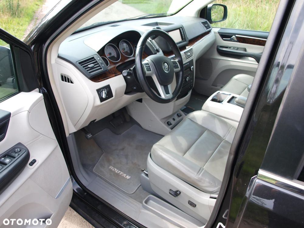 Volkswagen Routan - 37
