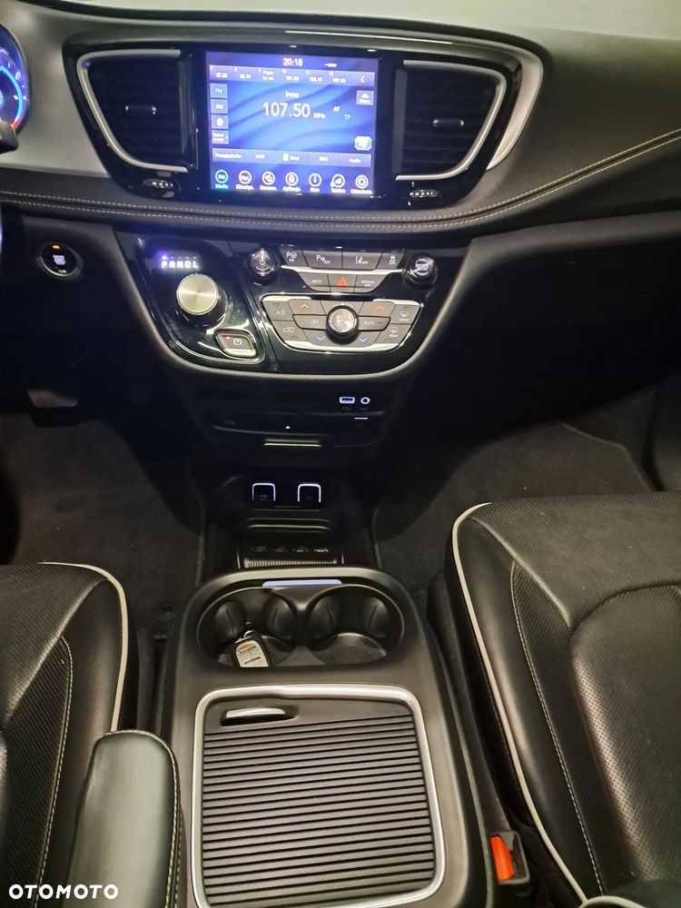 Chrysler Pacifica - 28