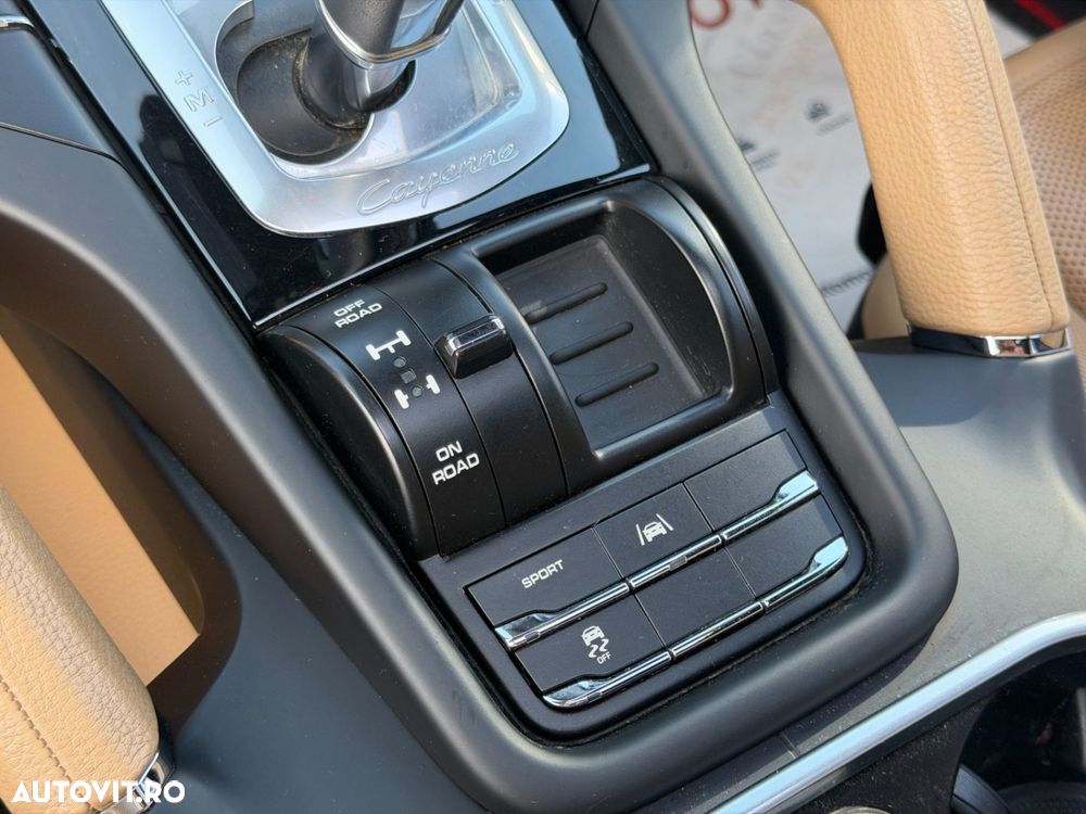 Porsche Cayenne 3.0 L - 22