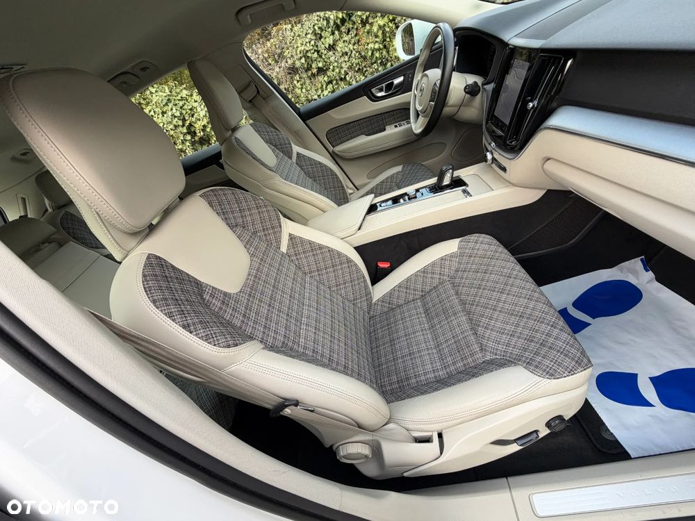 Volvo XC 60 B4 D AWD Momentum Pro - 15