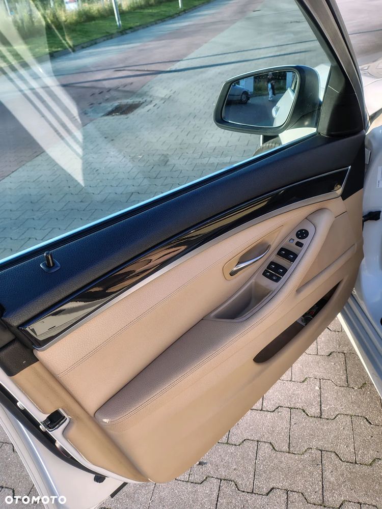 BMW Seria 5 520i - 24