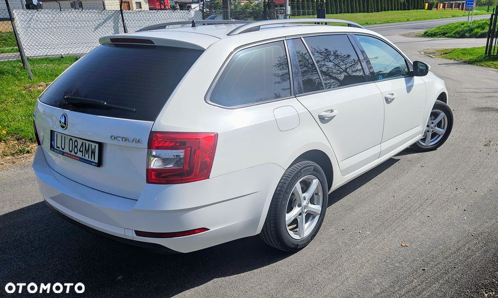 Skoda Octavia 1.6 TDI DSG Ambition - 4
