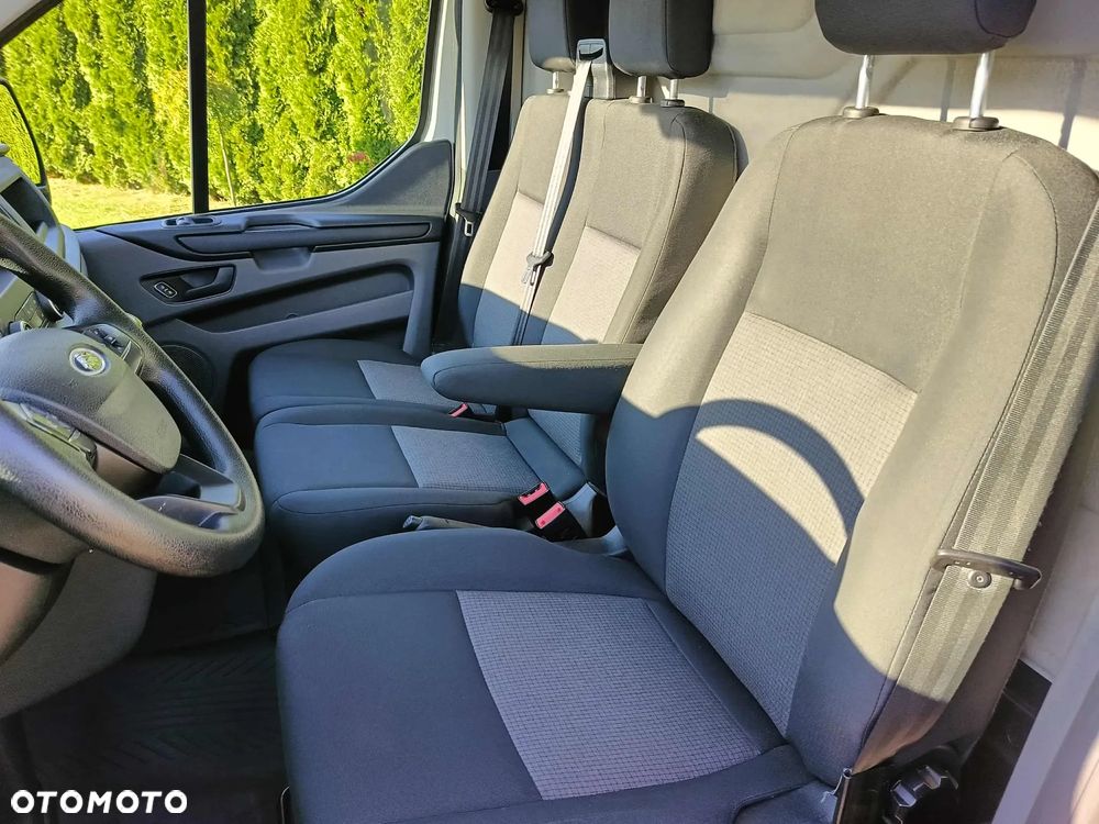 Ford TRANSIT CUSTOM - 13