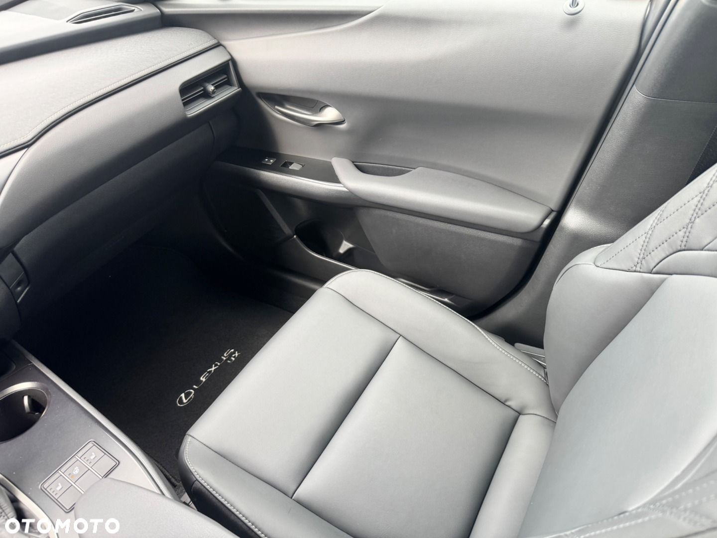 Lexus UX - 24