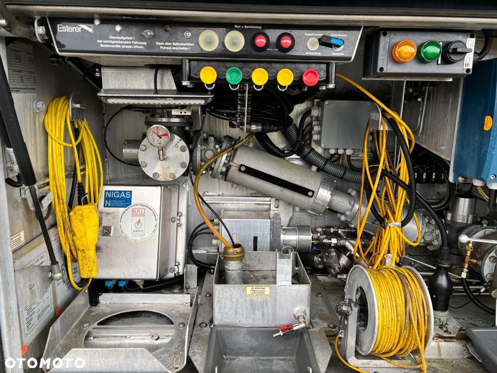 Mercedes-Benz ANTOS 2543 cysterna do dystrybucji paliwa, zabudowa ESTERER , z Niemiec - 19