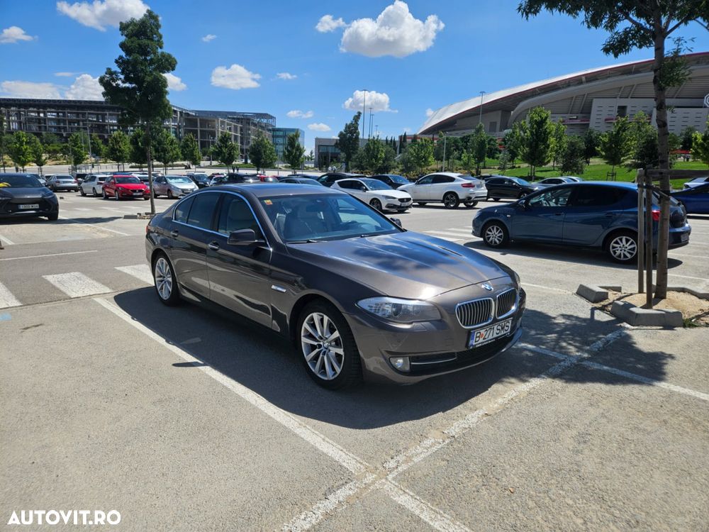 BMW Seria 5 525d xDrive - 10