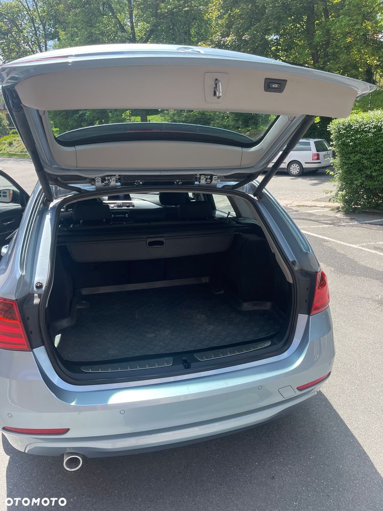 BMW Seria 3 318d Sport Line - 12