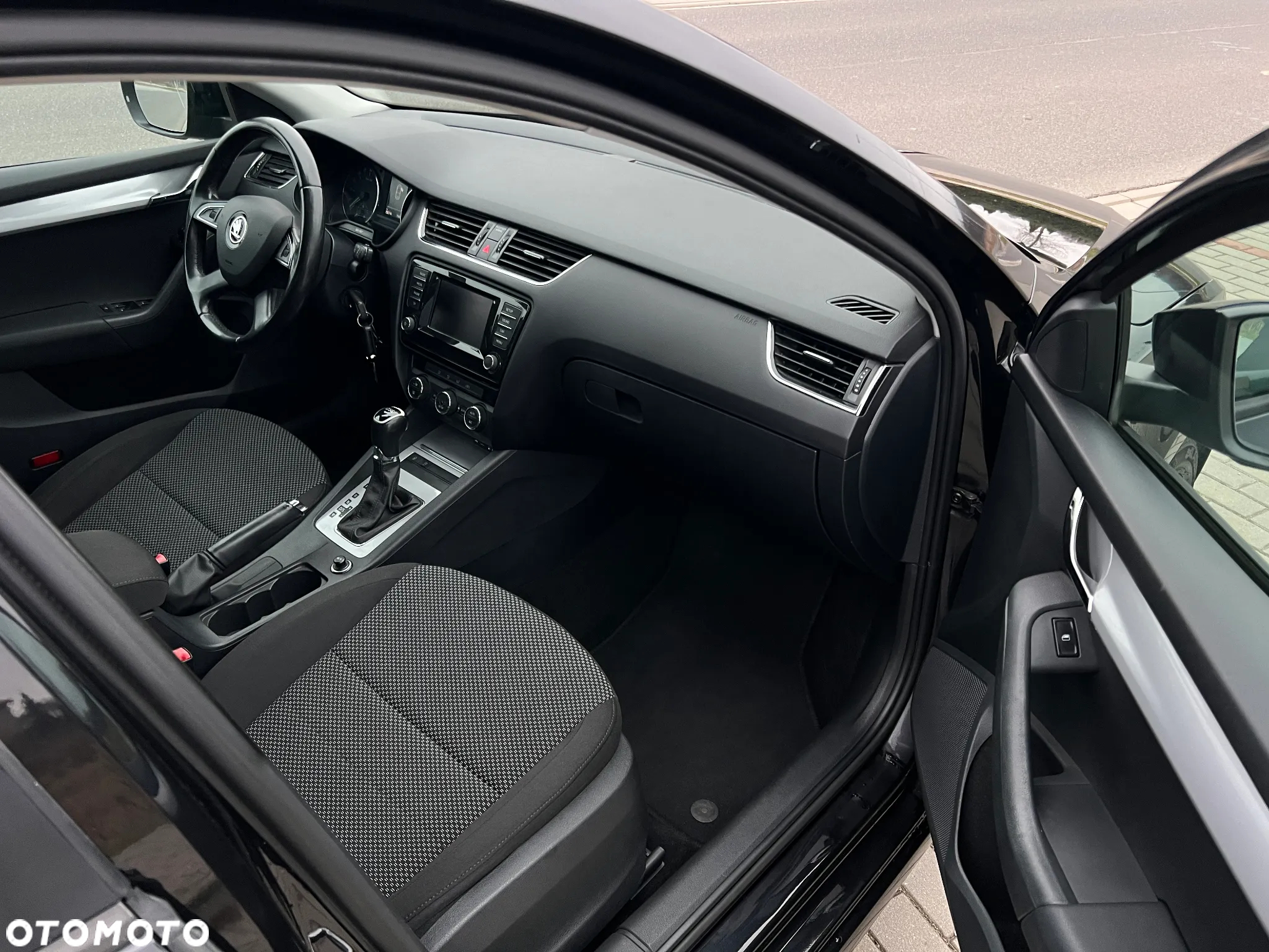 Skoda Octavia 1.6 TDI Family DSG - 10